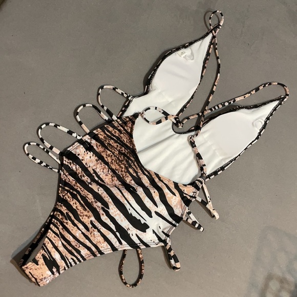 One piece strappy swimsuit - Picture 2 of 3